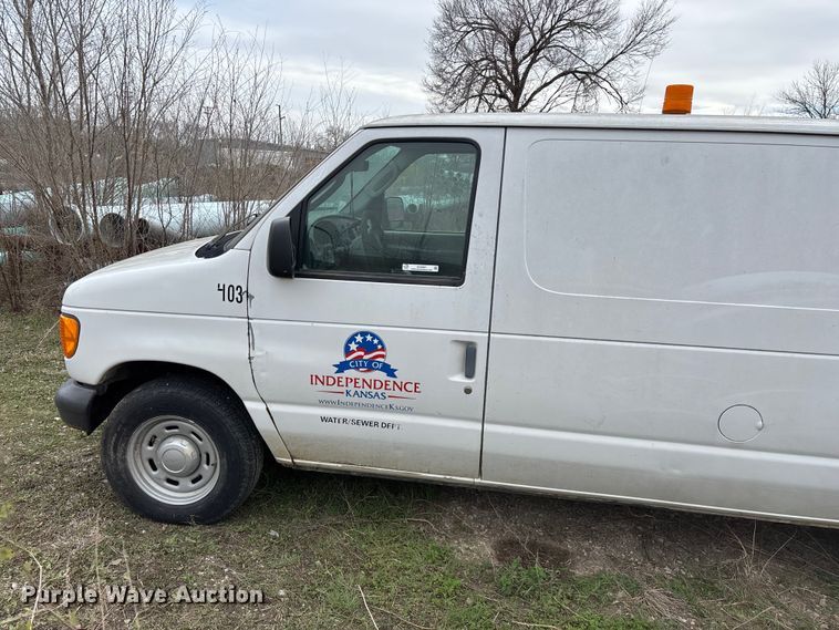 image for item EO4067 2005 Ford E150 van