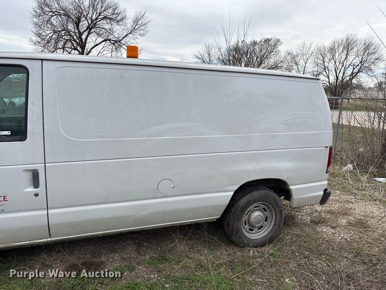 image for item EO4067 2005 Ford E150 van