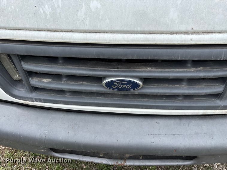 image for item EO4067 2005 Ford E150 van
