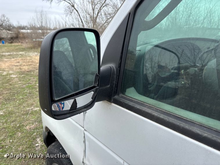 image for item EO4067 2005 Ford E150 van