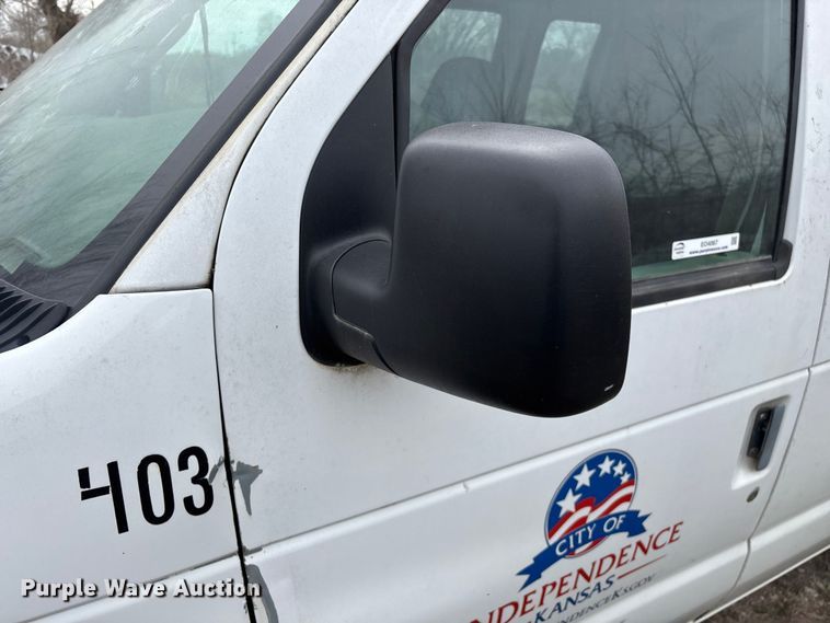 image for item EO4067 2005 Ford E150 van