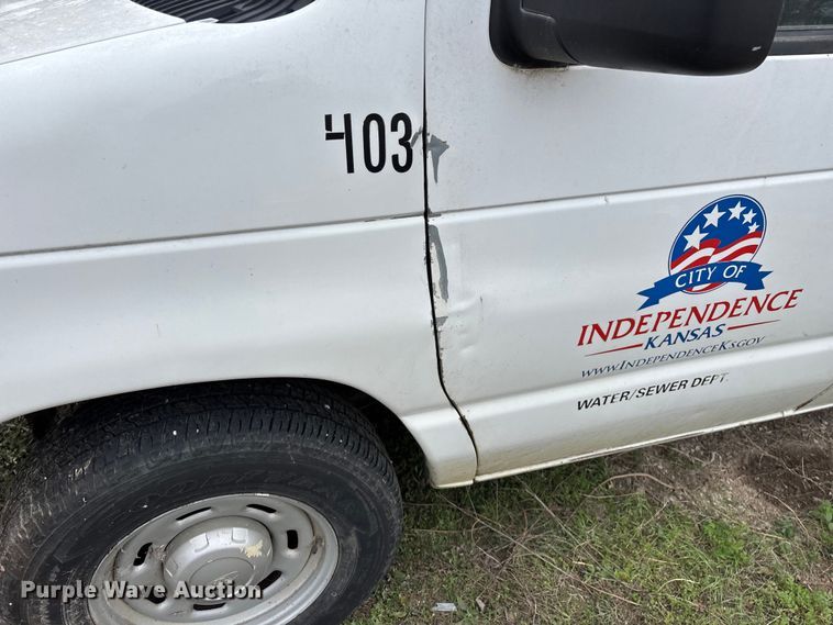 image for item EO4067 2005 Ford E150 van