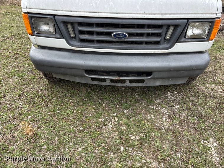 image for item EO4067 2005 Ford E150 van
