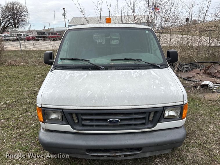 image for item EO4067 2005 Ford E150 van