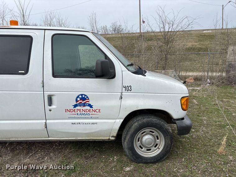 image for item EO4067 2005 Ford E150 van