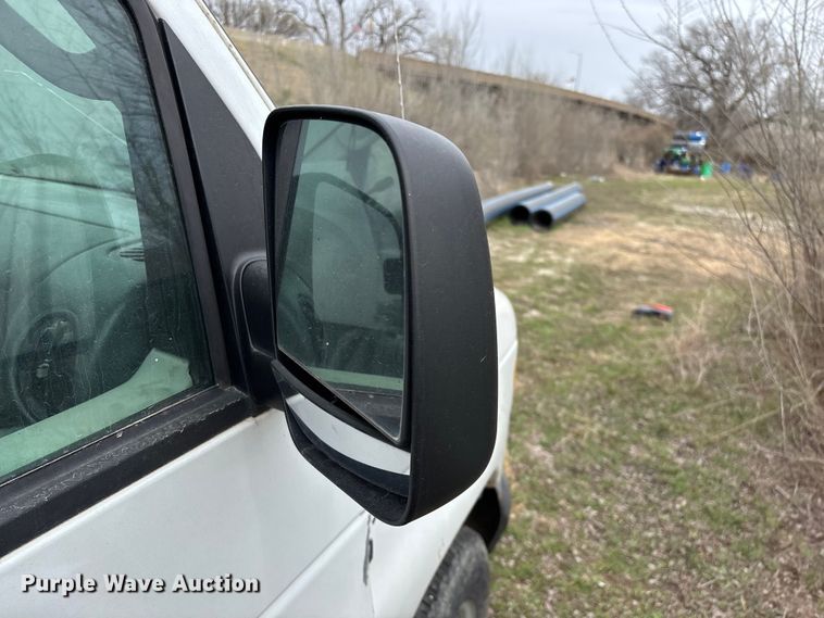 image for item EO4067 2005 Ford E150 van