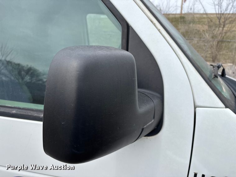 image for item EO4067 2005 Ford E150 van