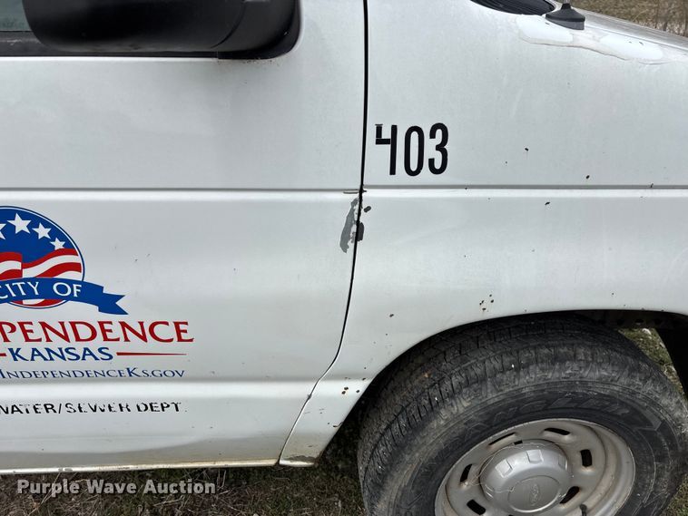 image for item EO4067 2005 Ford E150 van