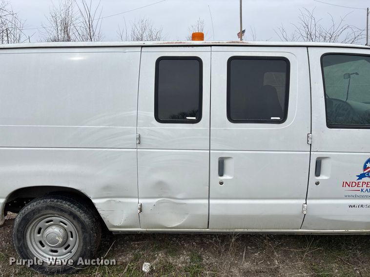 image for item EO4067 2005 Ford E150 van