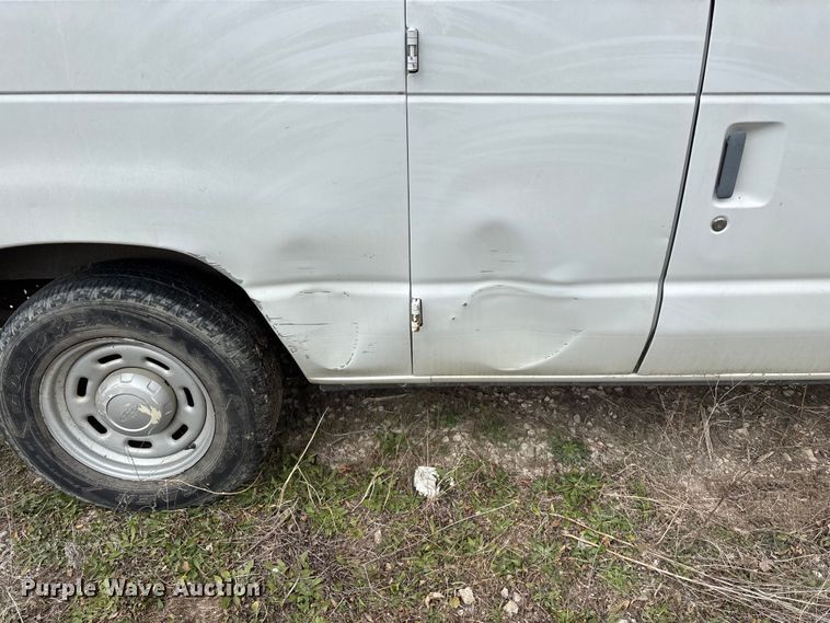 image for item EO4067 2005 Ford E150 van