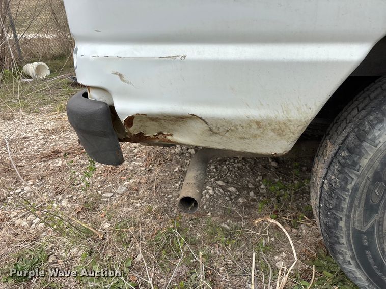 image for item EO4067 2005 Ford E150 van