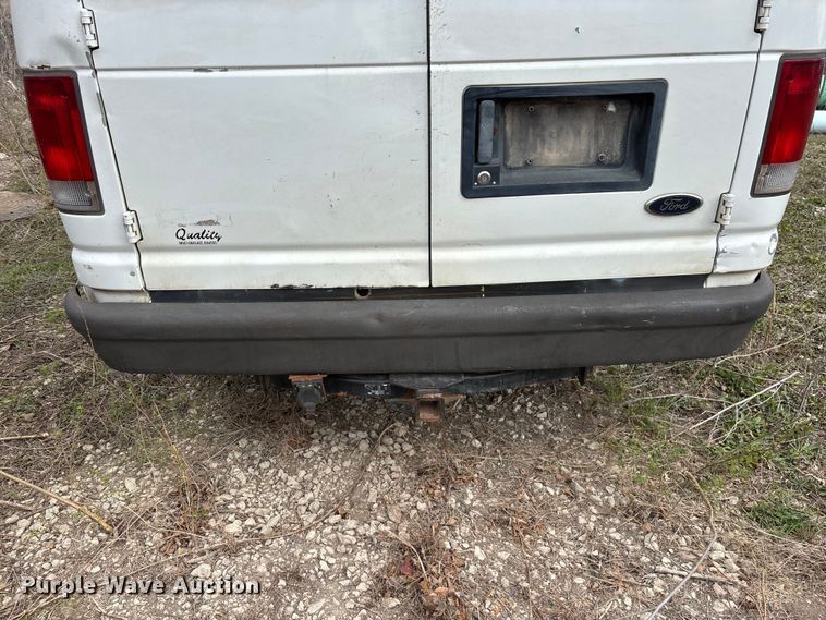image for item EO4067 2005 Ford E150 van