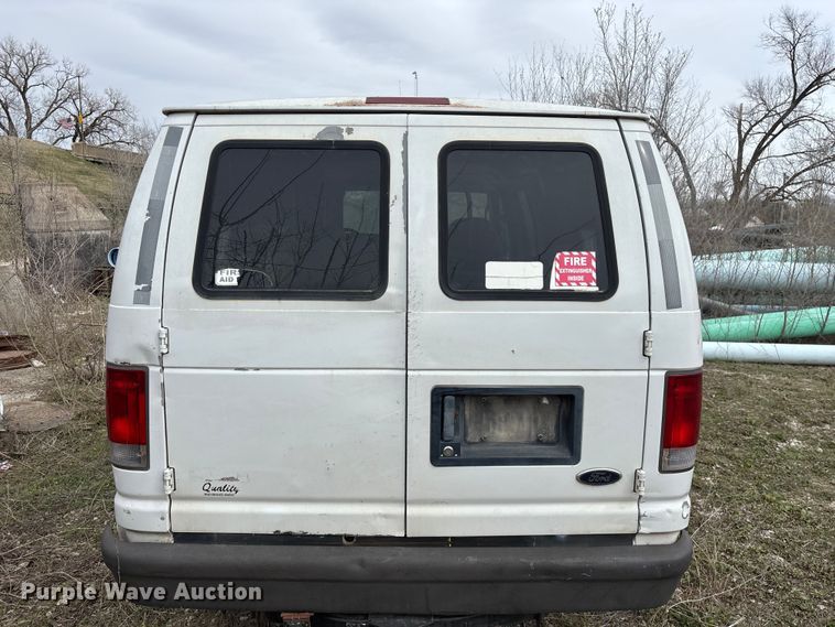 image for item EO4067 2005 Ford E150 van