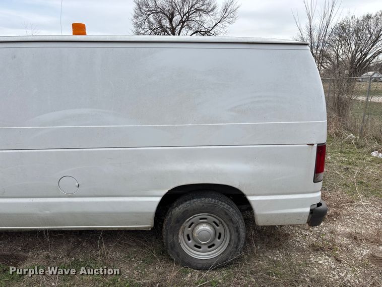 image for item EO4067 2005 Ford E150 van