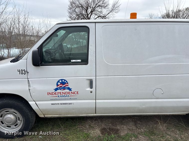 image for item EO4067 2005 Ford E150 van