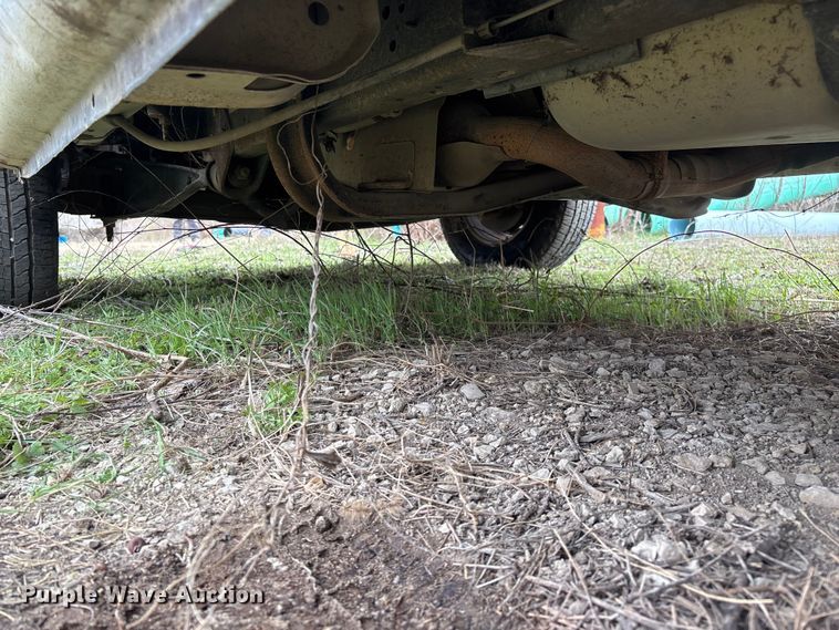 image for item EO4067 2005 Ford E150 van