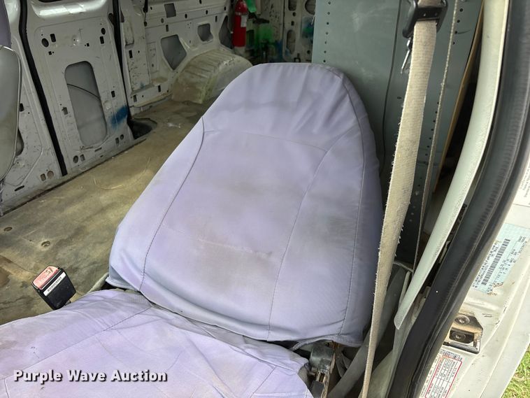 image for item EO4067 2005 Ford E150 van