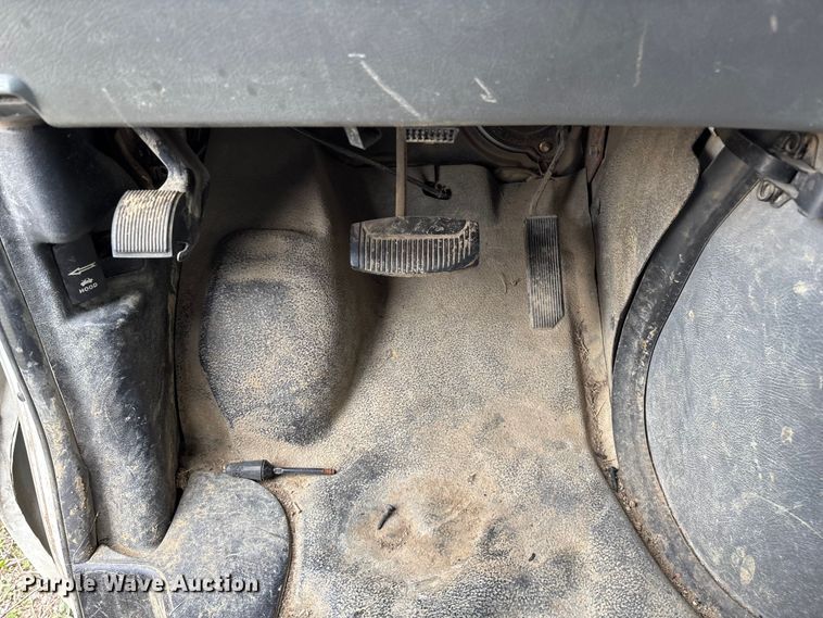 image for item EO4067 2005 Ford E150 van