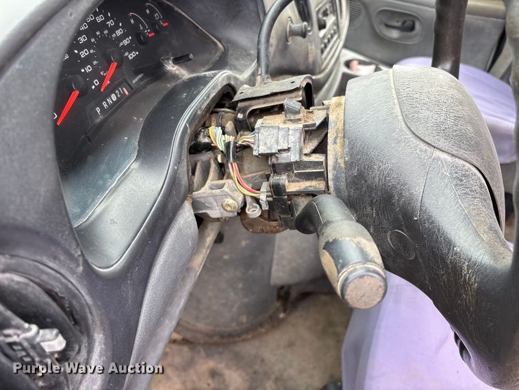 image for item EO4067 2005 Ford E150 van