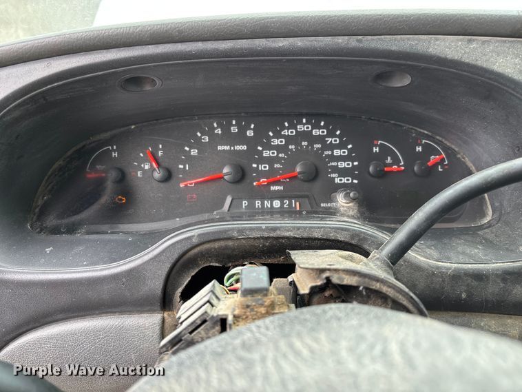 image for item EO4067 2005 Ford E150 van