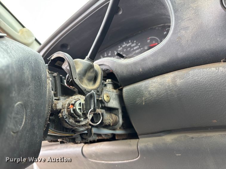 image for item EO4067 2005 Ford E150 van