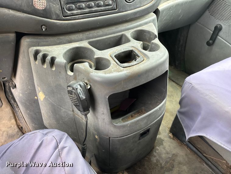 image for item EO4067 2005 Ford E150 van