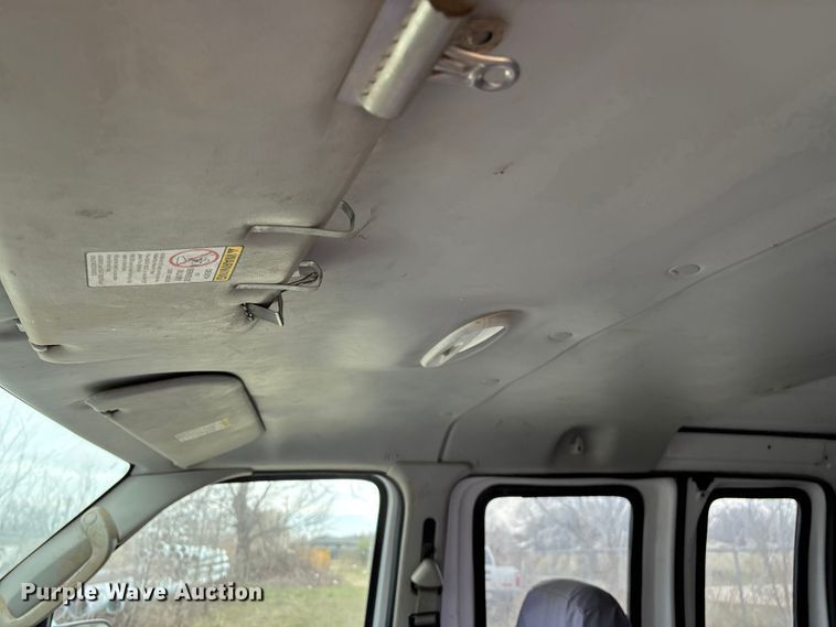 image for item EO4067 2005 Ford E150 van