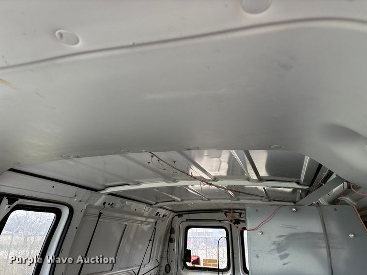 image for item EO4067 2005 Ford E150 van