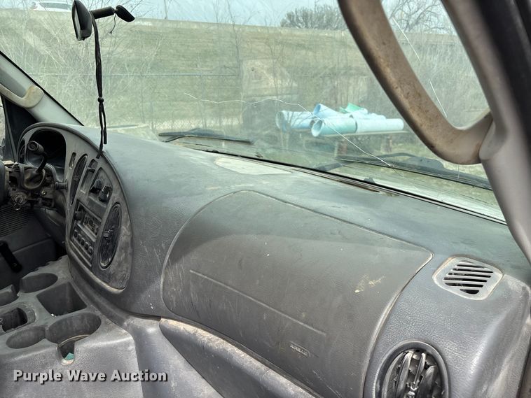 image for item EO4067 2005 Ford E150 van