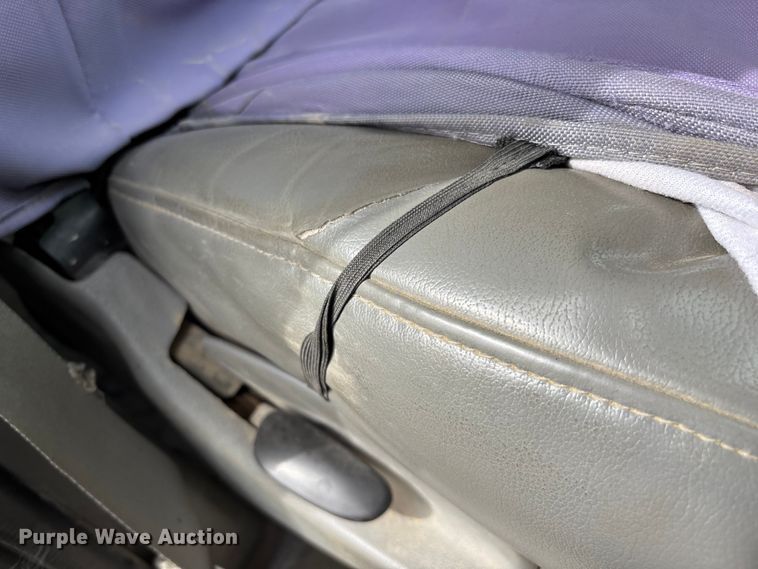 image for item EO4067 2005 Ford E150 van