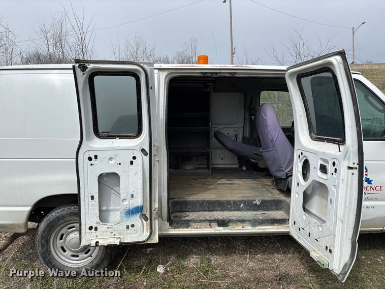 image for item EO4067 2005 Ford E150 van