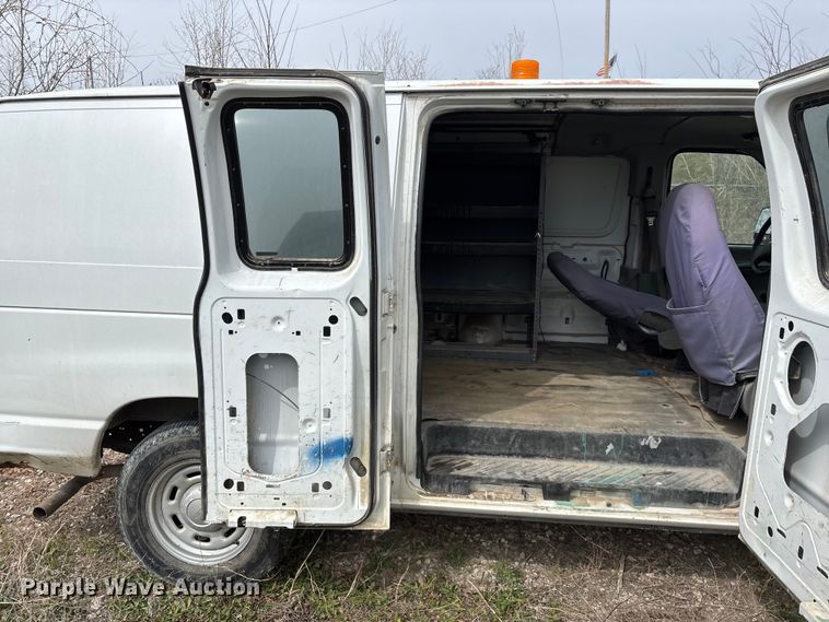 image for item EO4067 2005 Ford E150 van