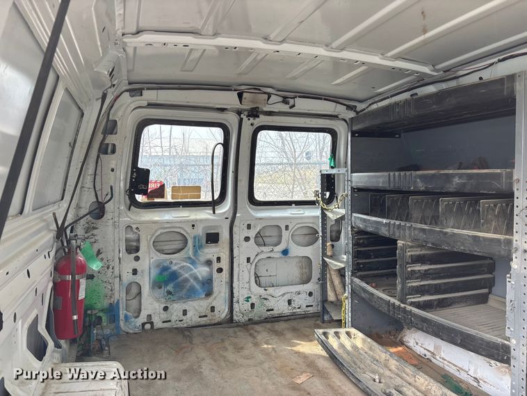 image for item EO4067 2005 Ford E150 van