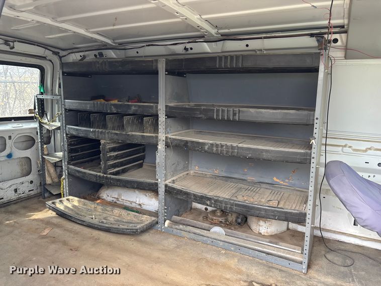 image for item EO4067 2005 Ford E150 van