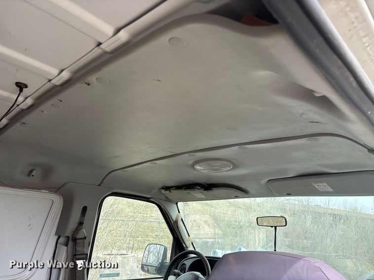 image for item EO4067 2005 Ford E150 van