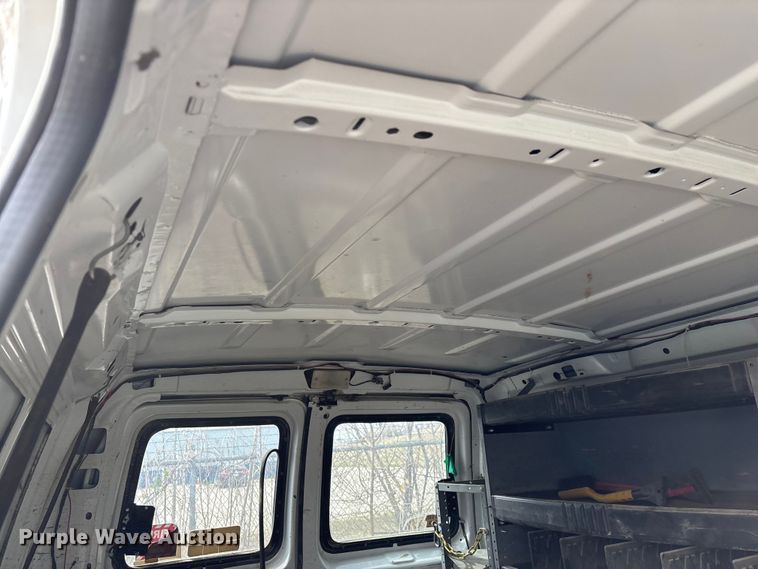 image for item EO4067 2005 Ford E150 van