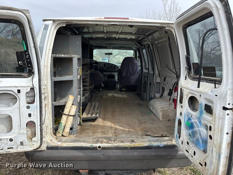 image for item EO4067 2005 Ford E150 van