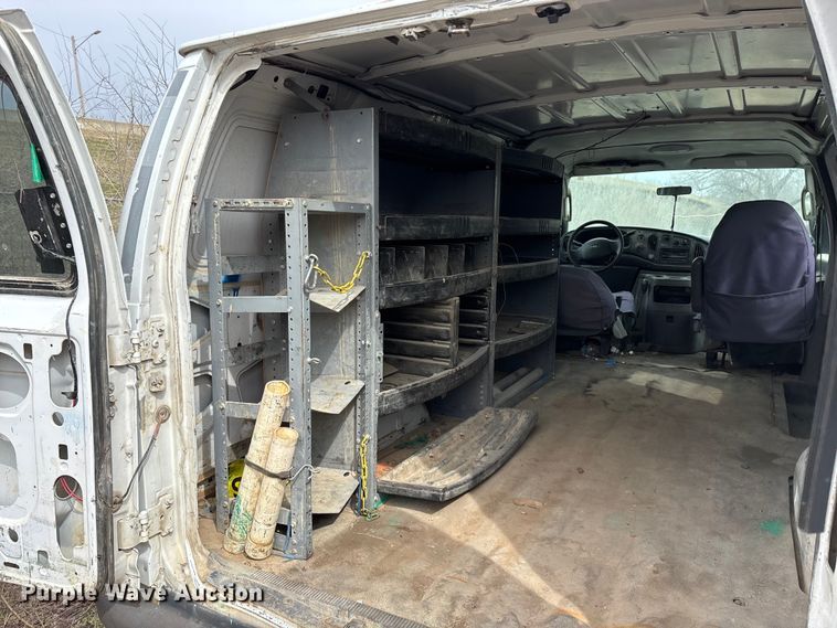 image for item EO4067 2005 Ford E150 van