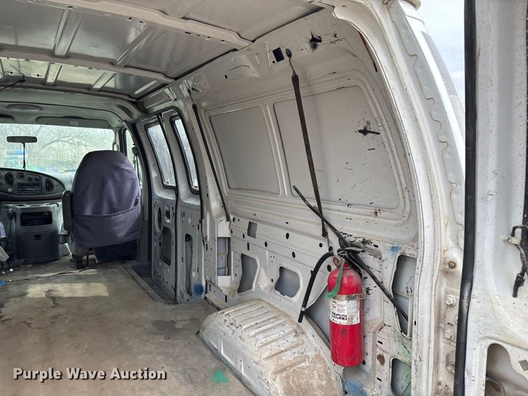 image for item EO4067 2005 Ford E150 van