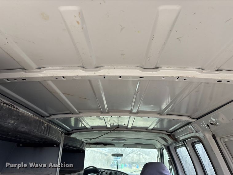 image for item EO4067 2005 Ford E150 van