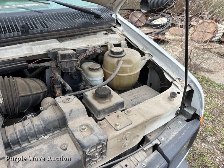 image for item EO4067 2005 Ford E150 van