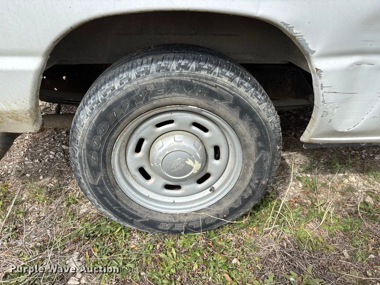 image for item EO4067 2005 Ford E150 van