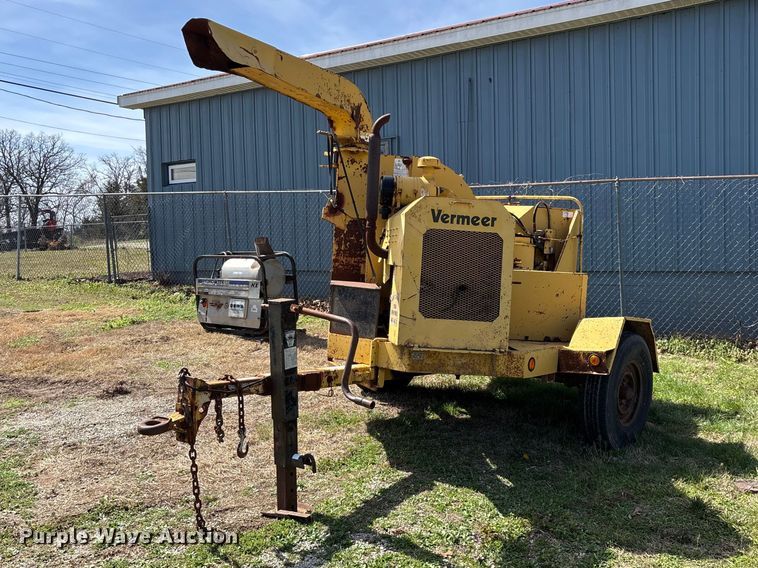 image for item EO4069 Vermeer 1250 wood chipper