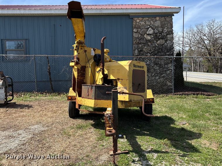 image for item EO4069 Vermeer 1250 wood chipper