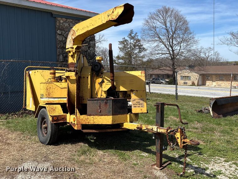 image for item EO4069 Vermeer 1250 wood chipper