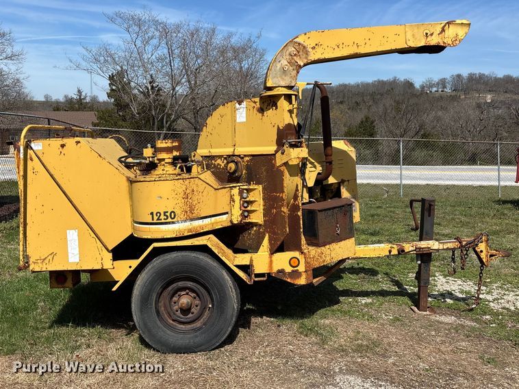 image for item EO4069 Vermeer 1250 wood chipper