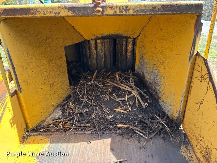 image for item EO4069 Vermeer 1250 wood chipper