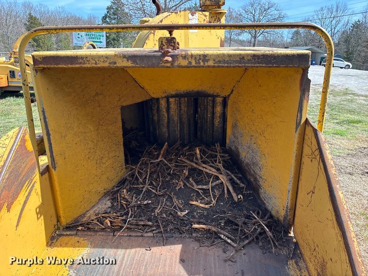 image for item EO4069 Vermeer 1250 wood chipper