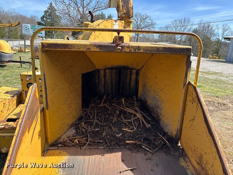 image for item EO4069 Vermeer 1250 wood chipper
