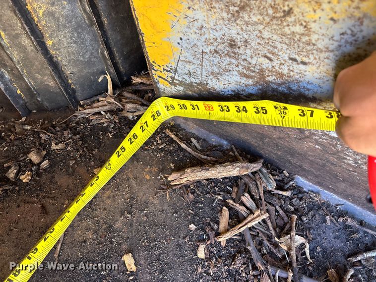 image for item EO4069 Vermeer 1250 wood chipper